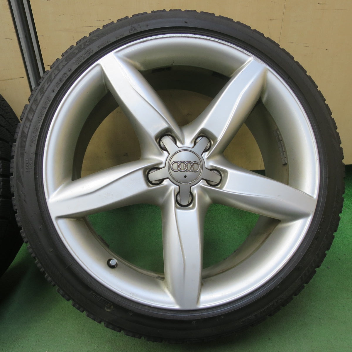 4本価格★アウディ A4 純正 225/40R18 スタッドレス ブリヂストン ブリザック VRX 18インチ PCD112/5H★6043014イス