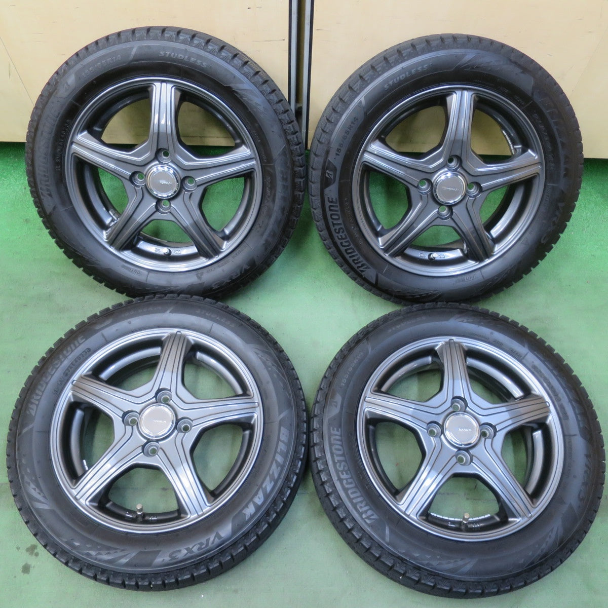 バリ溝！23年！キレイ！8.5分★スタッドレス 155/65R14 ブリヂストン ブリザック VRX3 TOPRUN トップラン 14インチ PCD100/4H★6050804イス