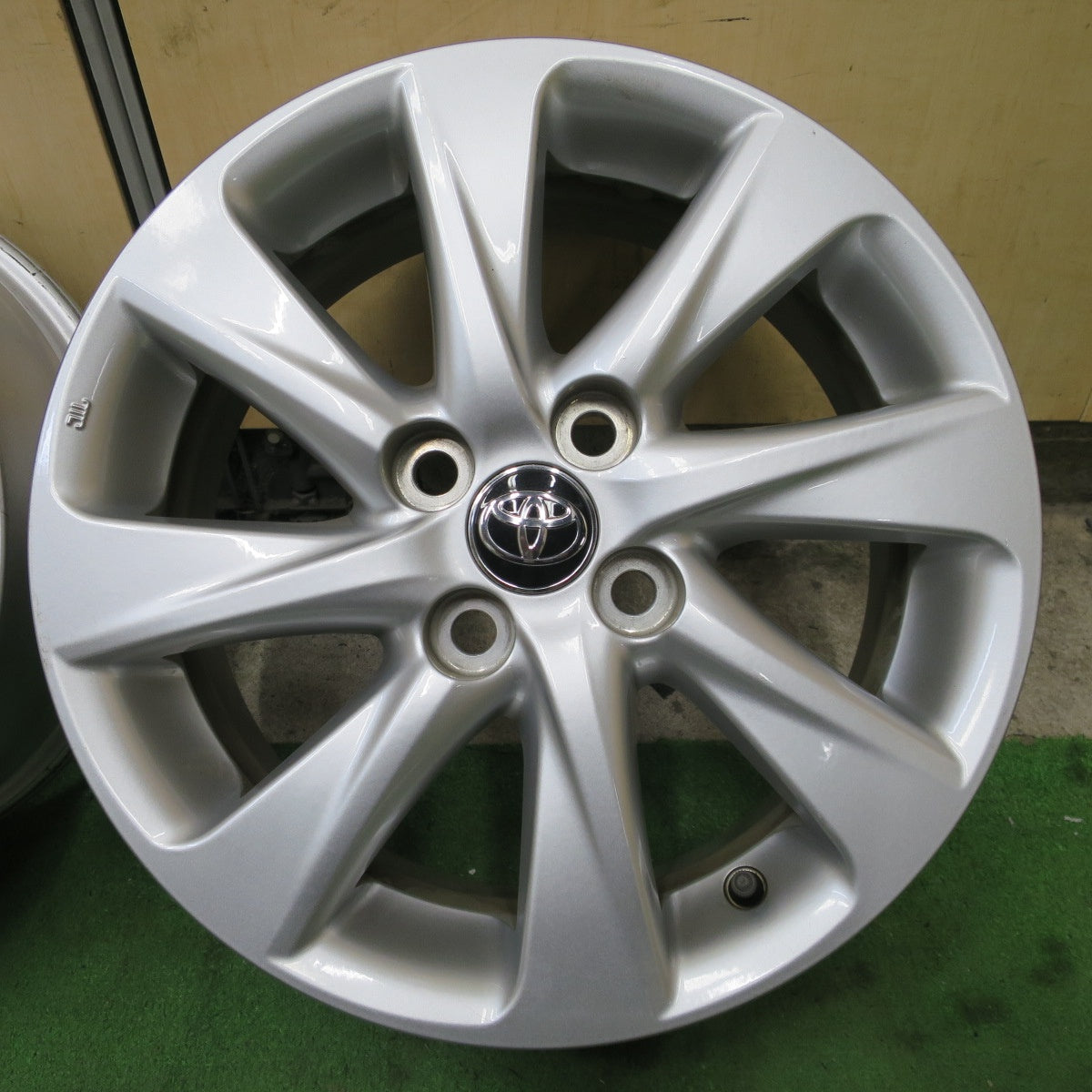 4本価格◎トヨタ MXPK11 アクア 純正 ホイール 15インチ 15×6J PCD100/4H◎6082803NGホ