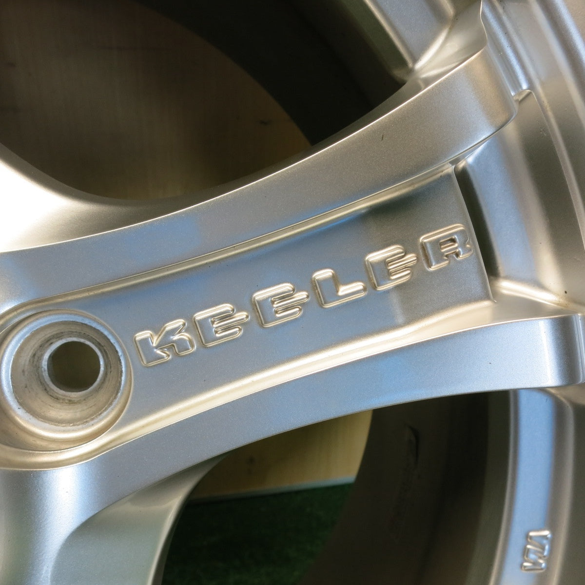 バリ溝！キレイ！9.5分◎ランクル 等 KEELER 285/60R18 スタッドレス ダンロップ ウインターマックス SJ8 キーラー 18インチ PCD150/5H◎6061104HAス