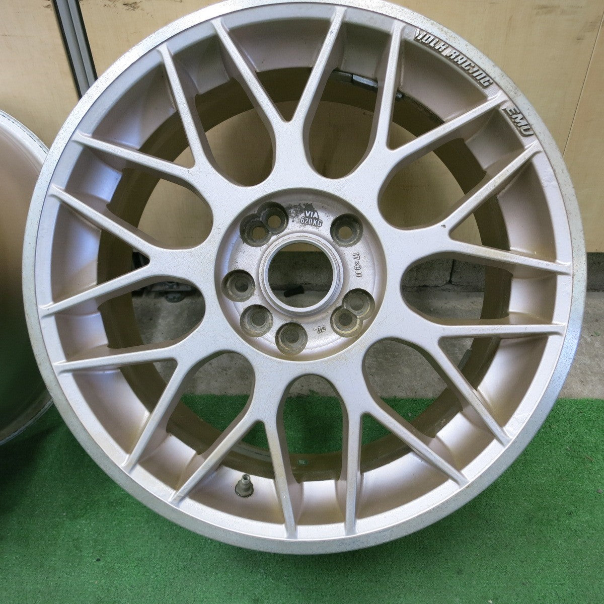*送料無料* 2本価格★RAYS VOLK RACING EMU ホイール 17インチ レイズ ボルクレーシング 17×8JJ PCD114.3/4H 5H マルチ★4082801ナホ