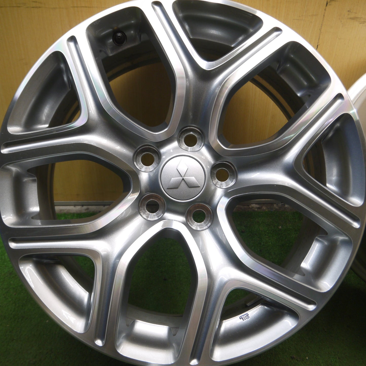 *送料無料* 新車外し★三菱 アウトランダー PHEV 純正 ホイール 18インチ 18×7J PCD114.3/5H★4051010Hホ