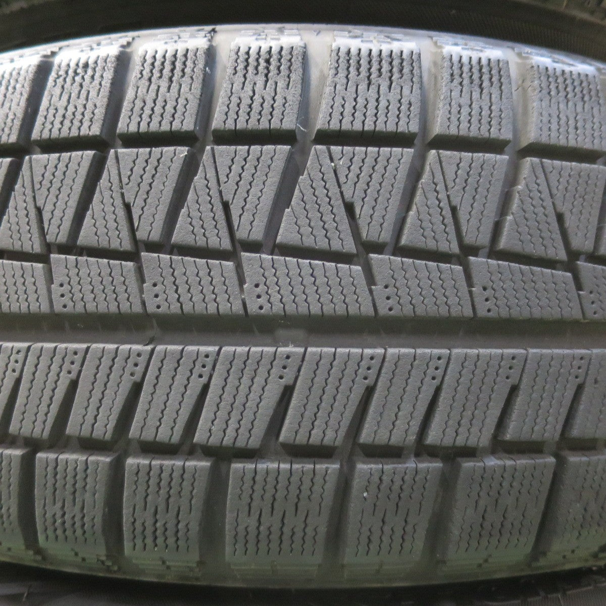 バリ溝！キレイ！9分★スタッドレス 215/60R17 ブリヂストン ブリザック REVO GZ SIBILLA NEXT Z7 シビラ 17インチ PCD114.3/5H★5060905イス