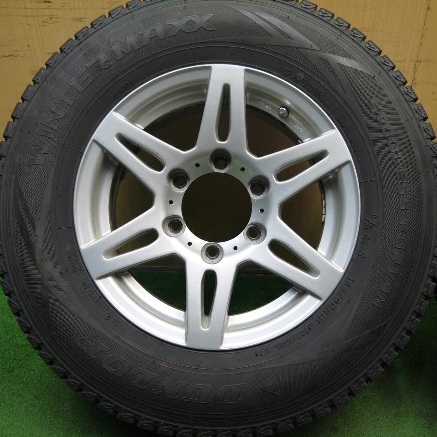 バリ溝！9.5分★スタッドレス 195/80R15 107/105L ダンロップ ウインターマックス SV01 社外 アルミ 15インチ PCD139.7/6H★5061102Hス