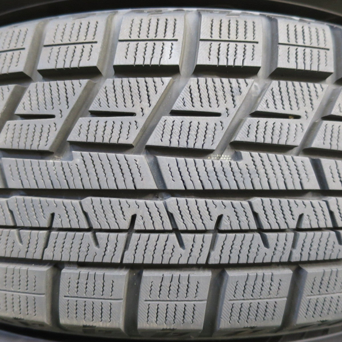 バリ溝！キレイ！9.5分以上★スタッドレス 195/65R15 ヨコハマ アイスガード iG60 GRASS グラス 15インチ PCD114.3/5H★4120704イス