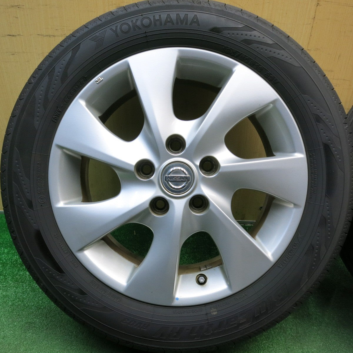 バリ溝！22年！9分★日産 C26 セレナ 純正 195/60R16 ヨコハマ BluEarth-RV RV03 ブルーアース 16インチ PCD114.3/5H★6022302HAノ