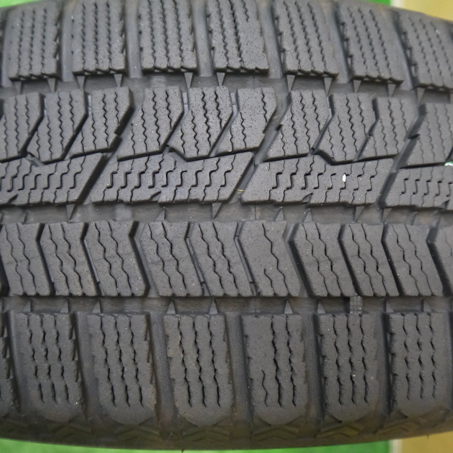 バリ溝！23年！キレイ！8.5分！1本★プリウス シエンタ 等 185/65R15 スタッドレス トーヨー オブザーブ GIZ2 JOKER ジョーカー 15インチ PCD100/5H★5101409Hス