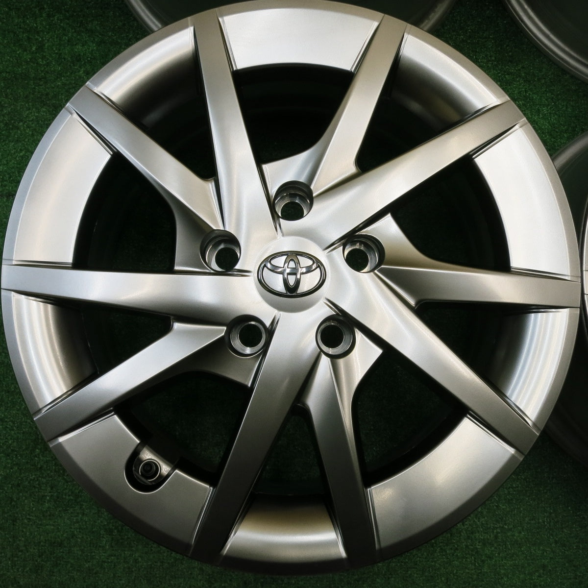新車外し★トヨタ プリウスα 純正 ホイール 16インチ 16×6.5J PCD114.3/5H★5101208HAホ