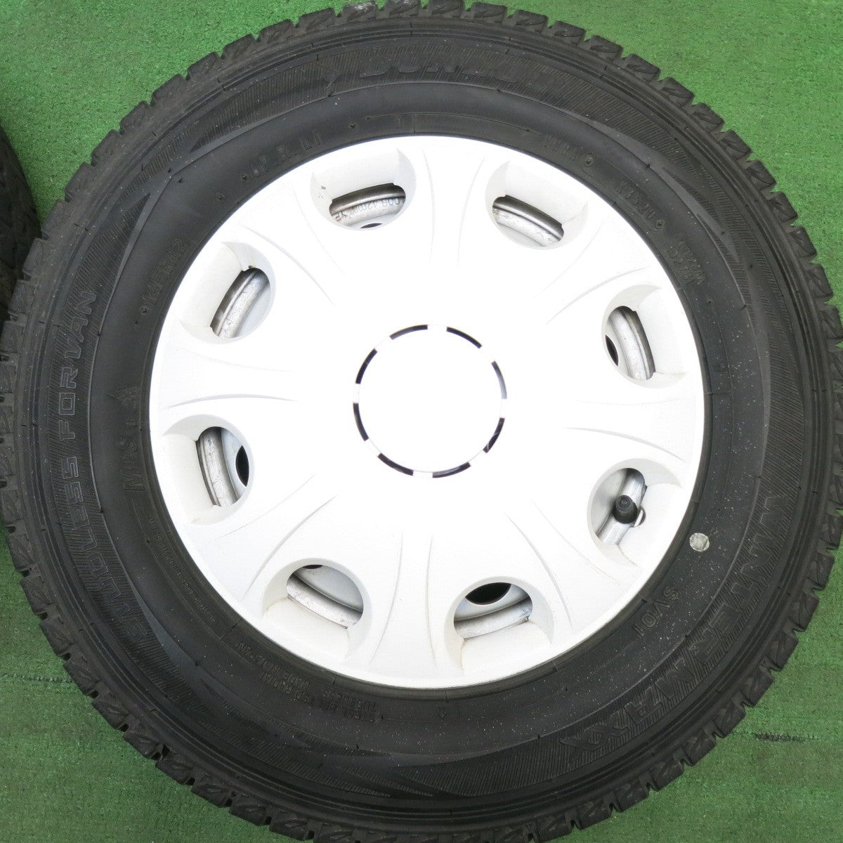 バリ溝！9.5分★スタッドレス 145R12 6PR ダンロップ ウインターマックス SV01 スチール ホイール キャップ 付き 12インチ PCD100/4H★6041206HAス