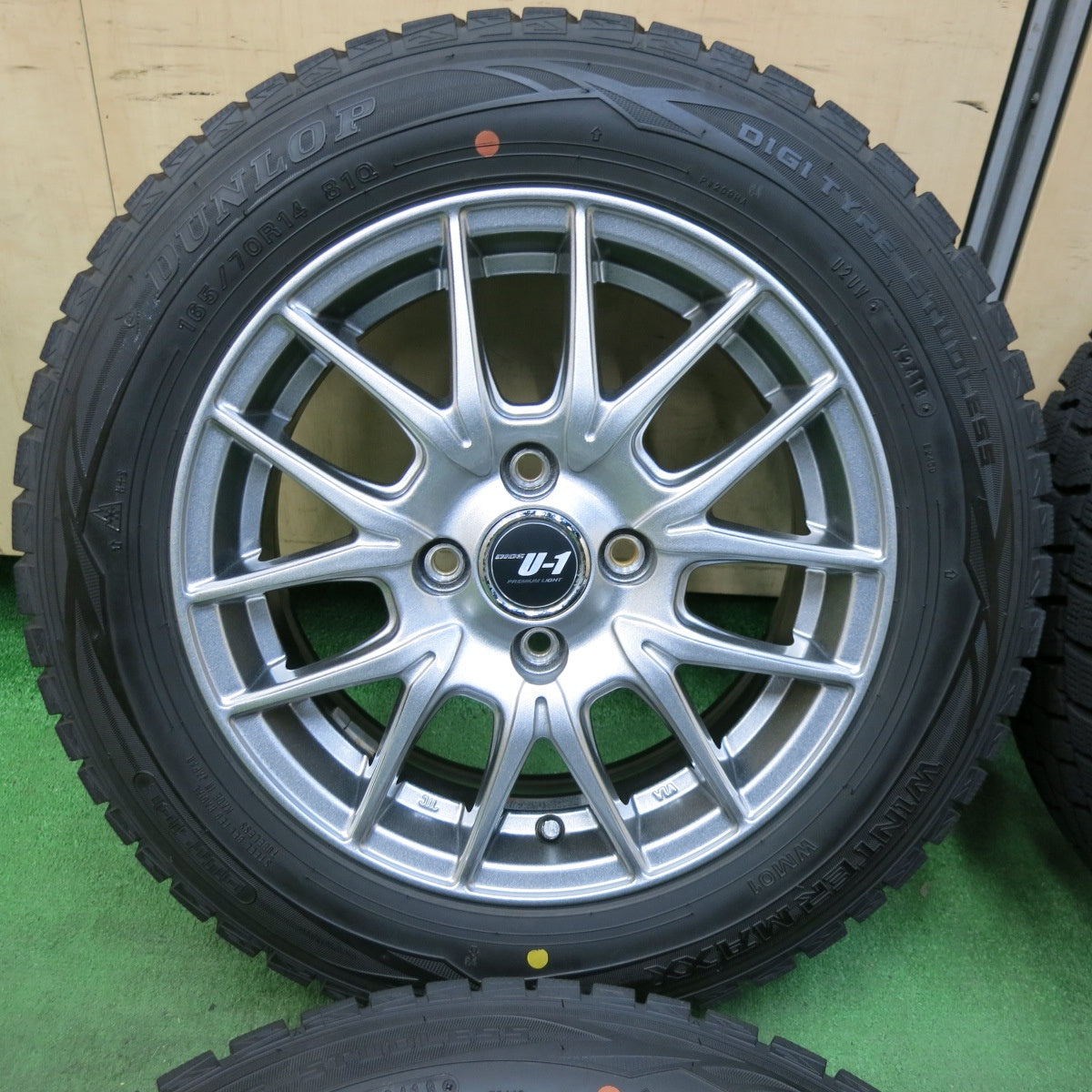送料無料] バリ溝！キレイ！9.5分以上☆スタッドレス 165/70R14