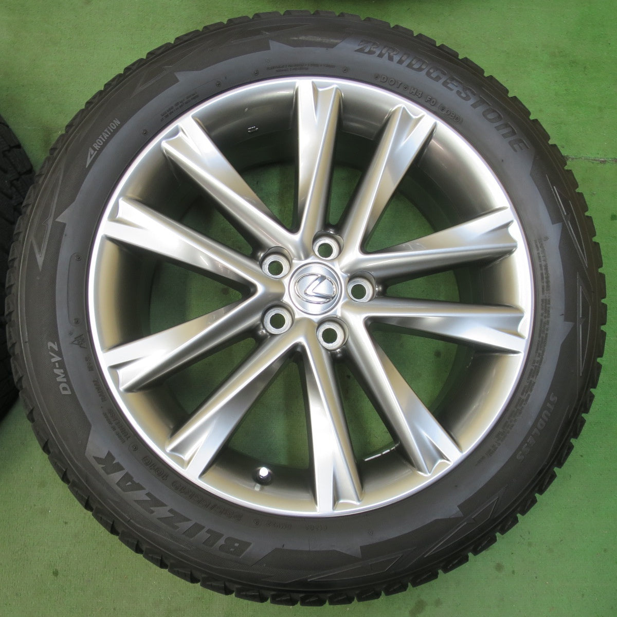 キレイ★レクサス RX Fスポーツ 純正 235/55R19 スタッドレス ブリヂストン ブリザック DM-V2 19インチ PCD114.3/5H★6030310イス