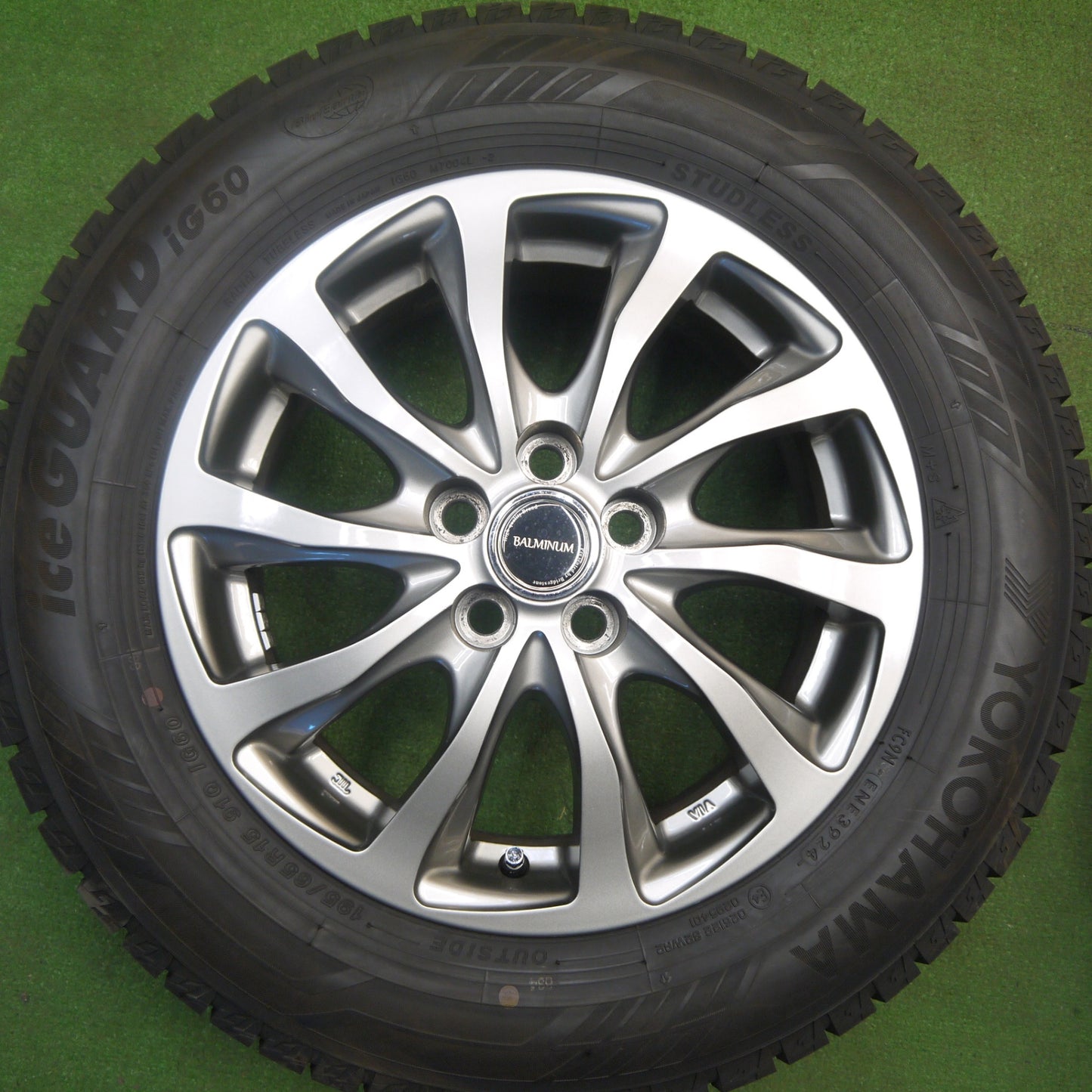 ほぼ未使用！24年！キレイ★プリウス 等 195/65R15 スタッドレス ヨコハマ アイスガード iG60 BALMINUM TR10 バルミナ 15インチ PCD100/5H★6012006Hス