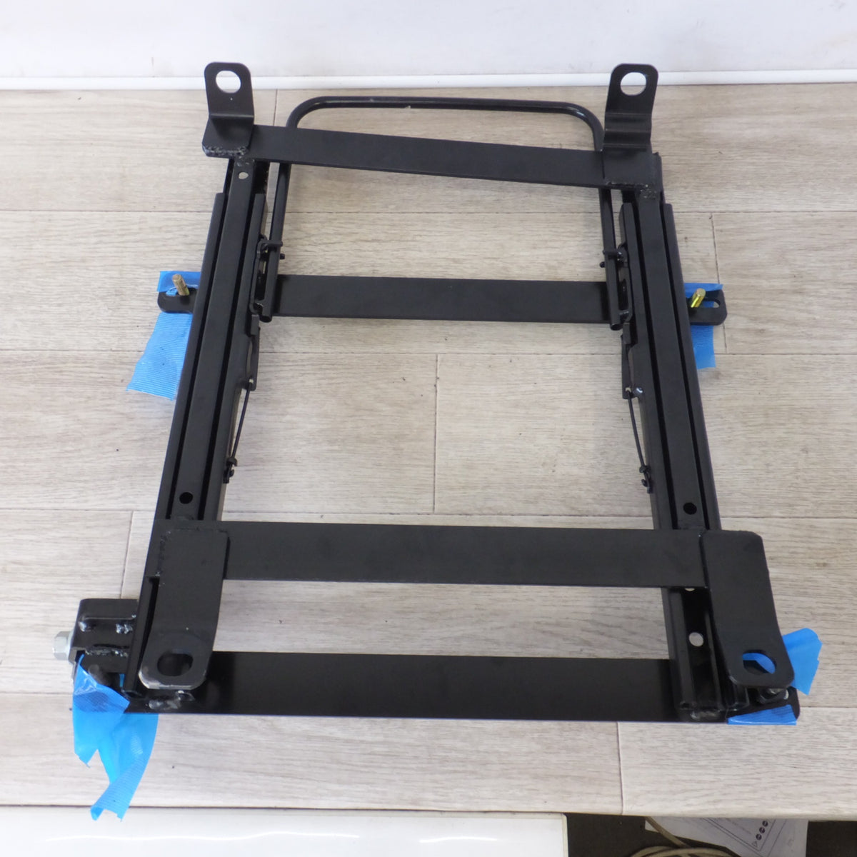美品★トライアル TRIAL シートレール 助手席用 トヨタ ハイエース TRH214W L RECARO社製シート取付装置★