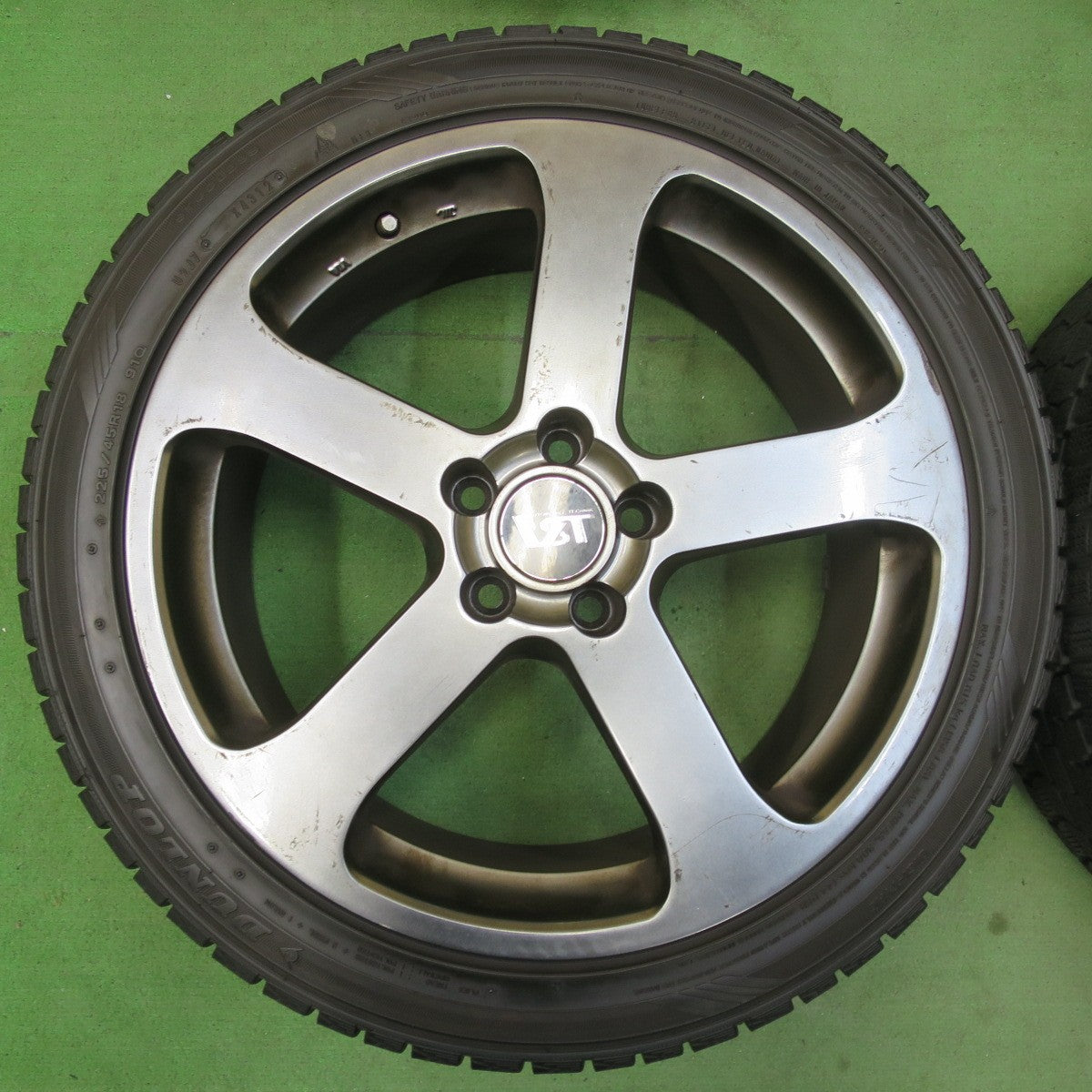 バリ溝！8.5分★ボルボ 等 VST RS 225/45R18 スタッドレス ダンロップ DSX-2 18インチ PCD108/5H★5040906イス