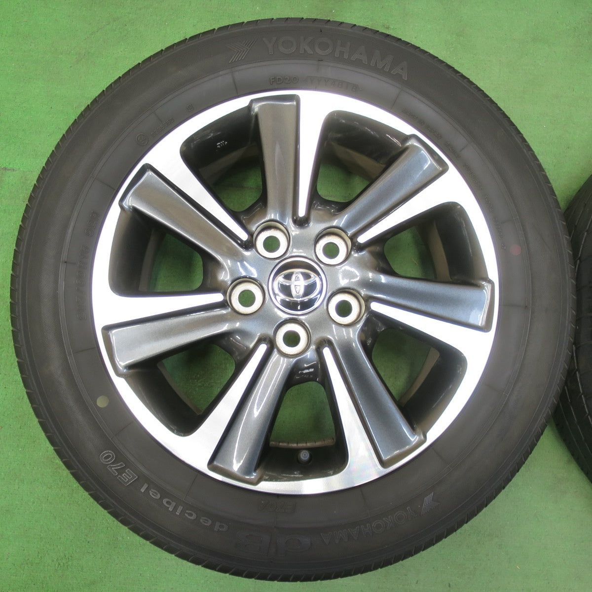 [送料無料] キレイ★トヨタ 80系 ヴォクシー ノア 純正 205/60R16 ヨコハマ dB デシベル E70 E70A 16インチ PCD114.3/5H★5031807イノ