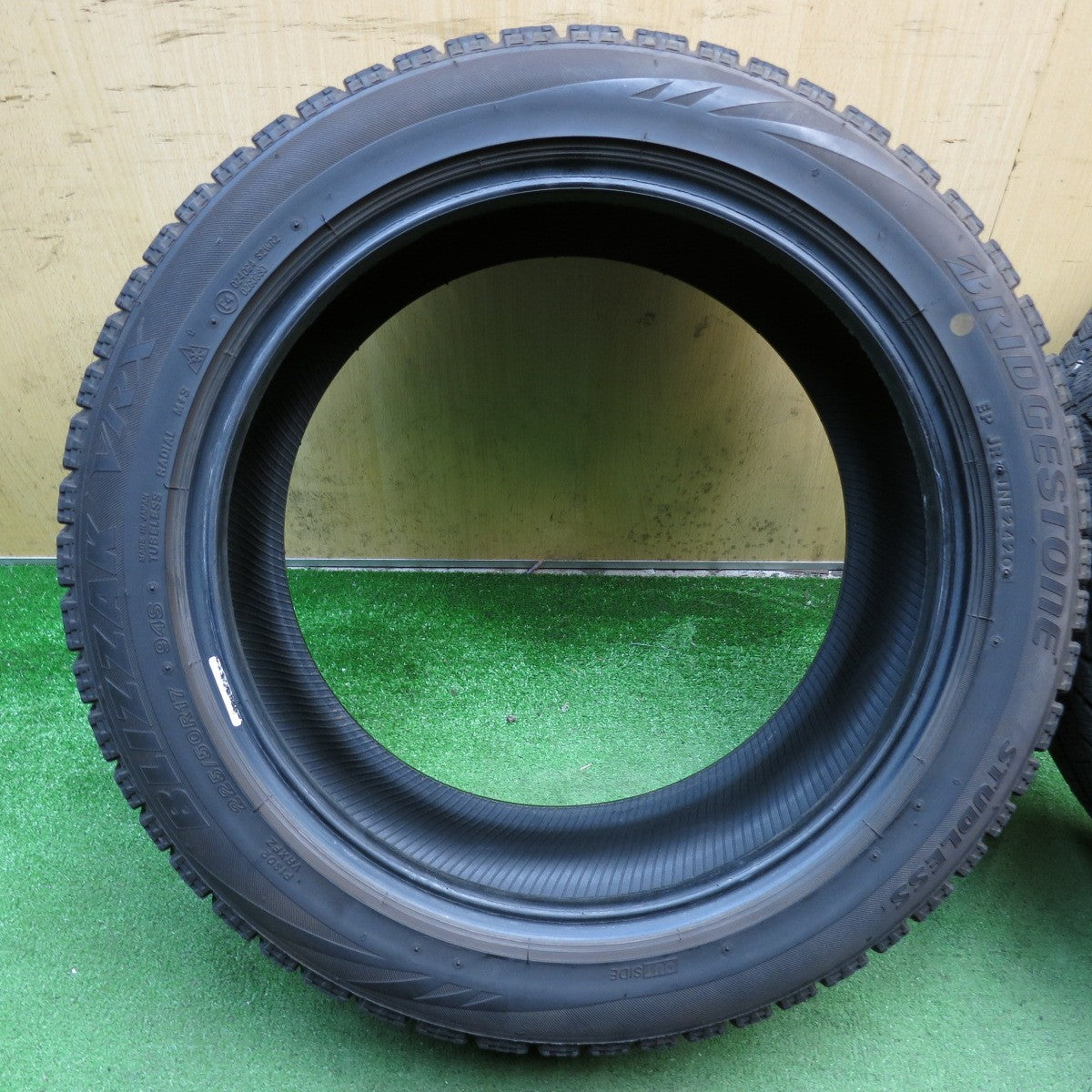 バリ溝！8.5分◎スタッドレス 225/50R17 ブリヂストン ブリザック VRX タイヤ 17インチ アコード オデッセイ スカイライン フーガ 等◎6092101KKスタ