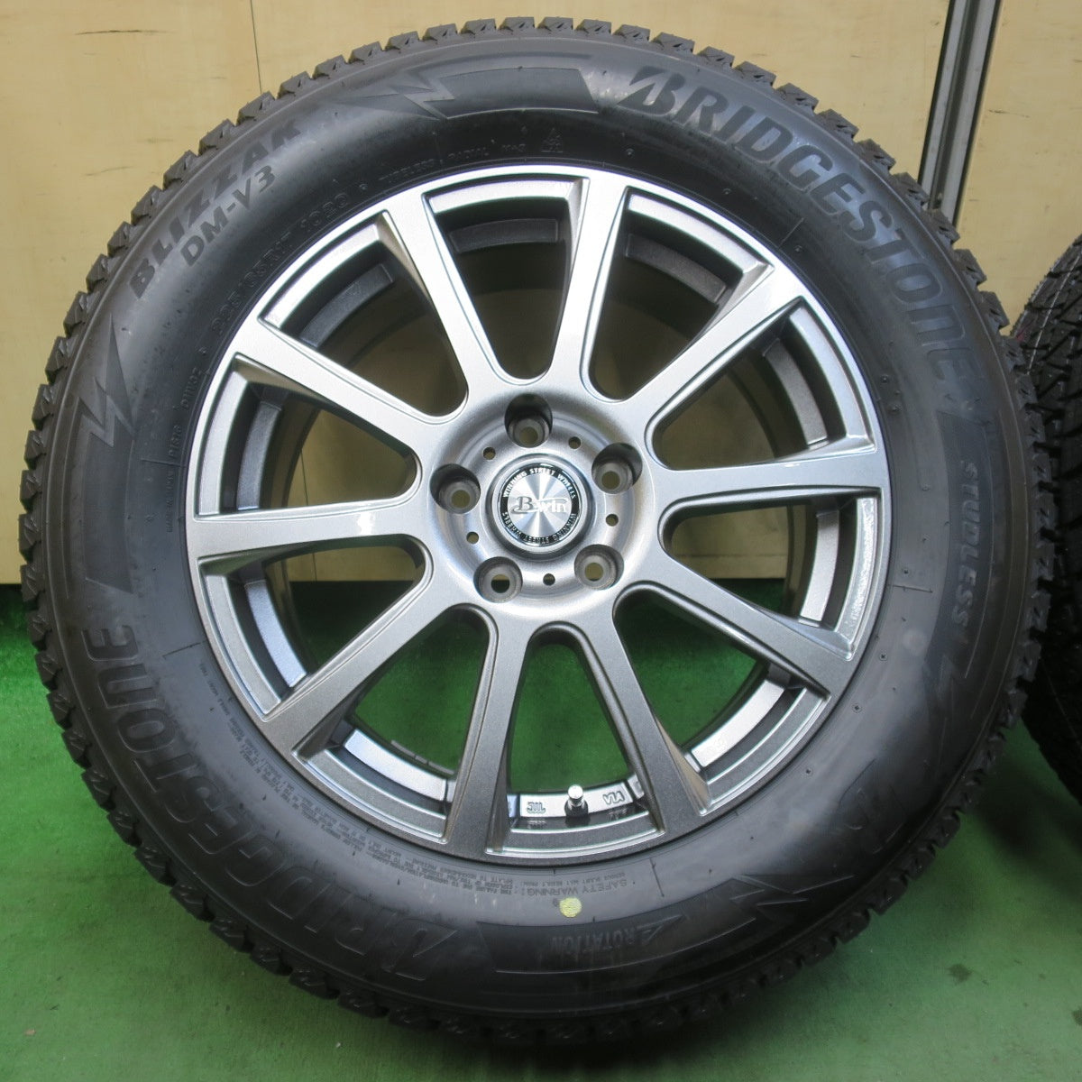 未使用★スタッドレス 225/65R17 ブリヂストン ブリザック DM-V3 B-win 社外 アルミ 17インチ PCD114.3/5H★5122905イス