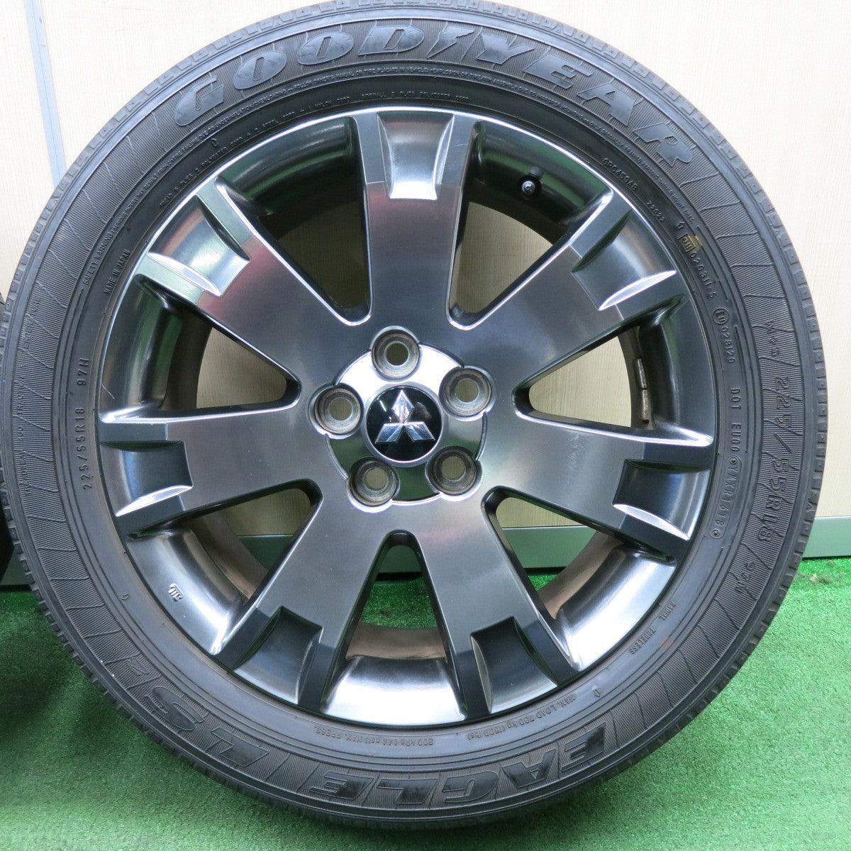 *送料無料* キレイ★三菱 デリカ D:5 純正 225/55R18 グッドイヤー イーグル LS2 18インチ D5 PCD114.3/5H★4052401NJノ