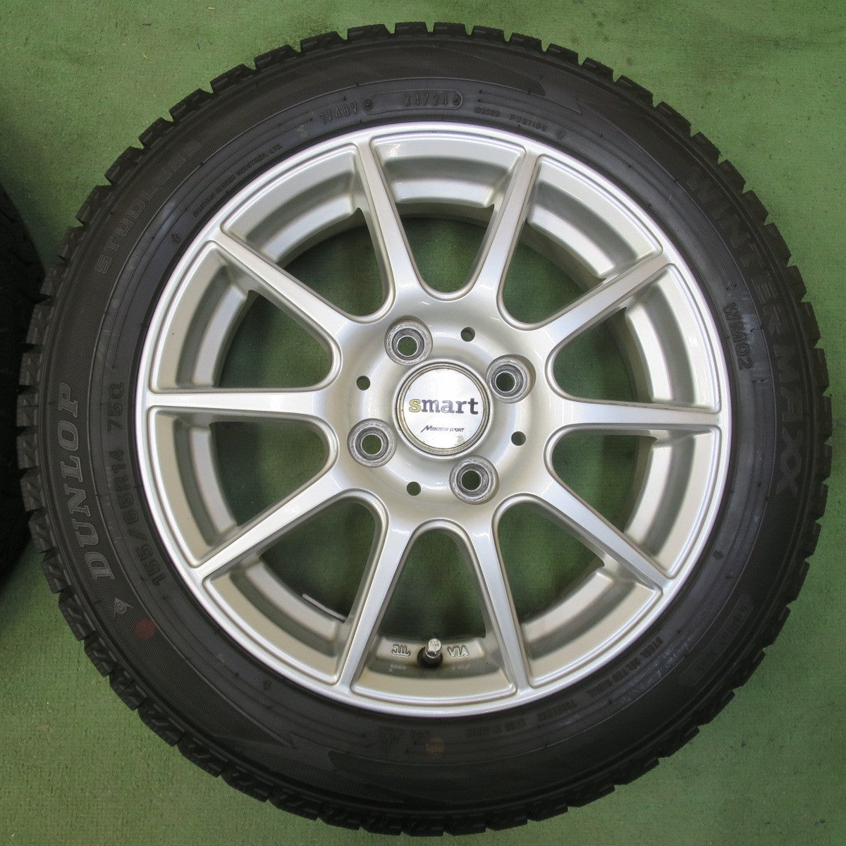 バリ溝！24年！キレイ！9.5分以上◎スタッドレス 155/65R14 ダンロップ ウインターマックス WM02 smart MANARAY SPORT スマート マナレイ 14インチ PCD100/4H◎6080902イス