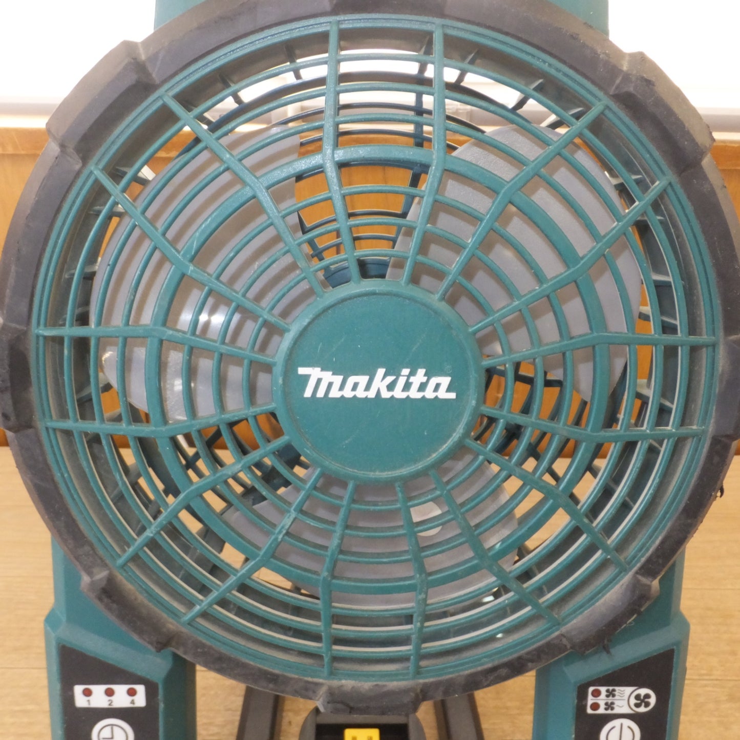[送料無料] ★マキタ makita 充電式ファン CF201D 14.4/18V 本体のみ★