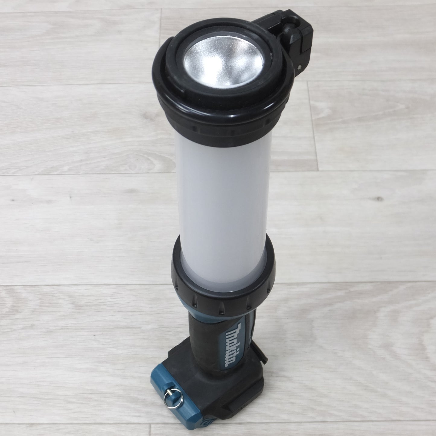 [送料無料] 美品◆マキタ 充電式 ワークライト ML104 本体のみ 10.8V LED◆