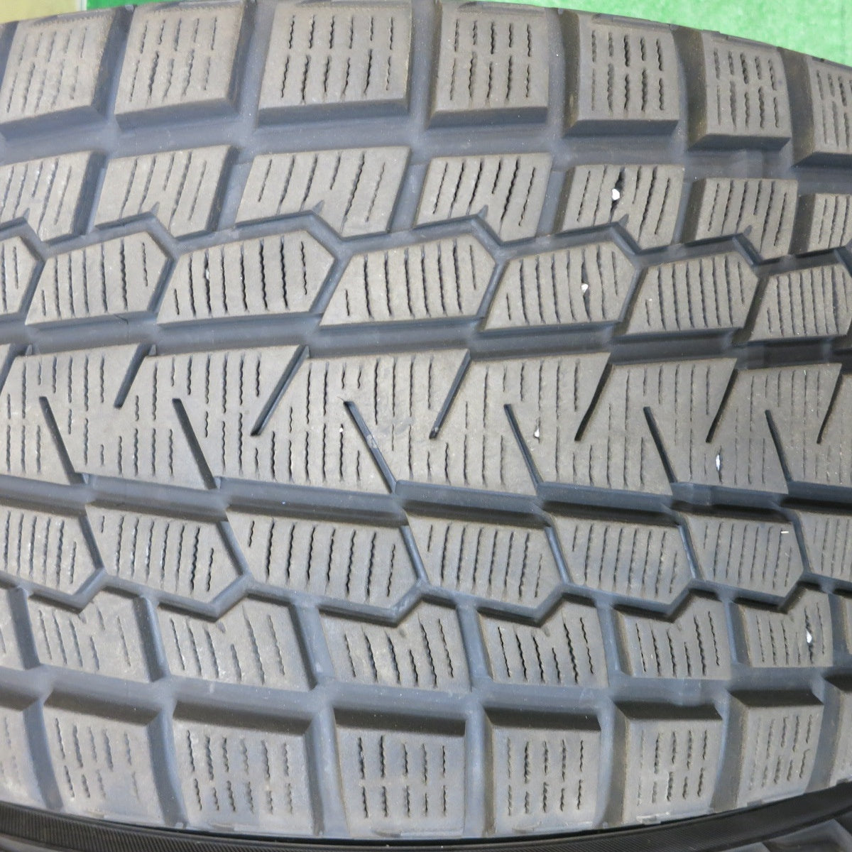 バリ溝！23年！キレイ！9.5分★ジャガー F-PACE 等 MAK STOCKHOLM 255/50R20 スタッドレス ヨコハマ アイスガード G075 ストックホルム 20インチ PCD108/5H★5112907HAス