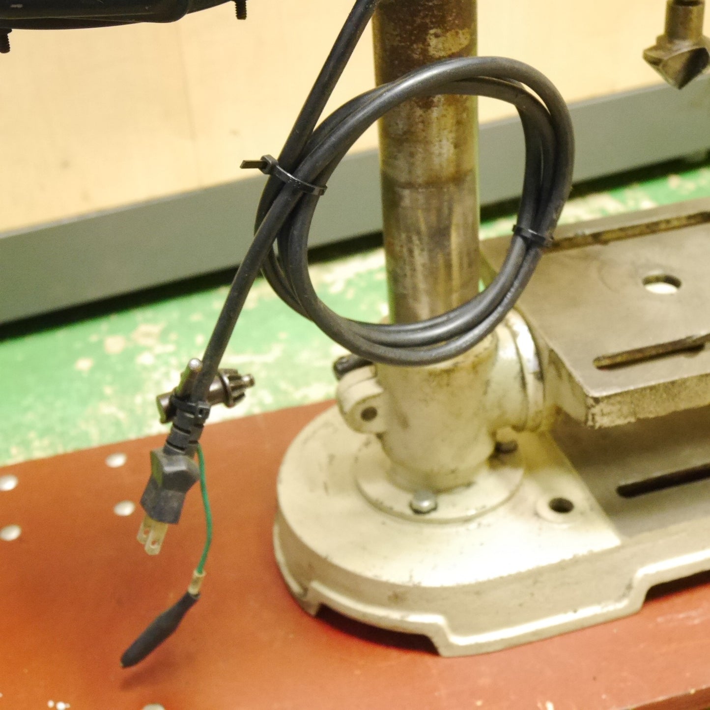 [送料無料] ☆マキタ 卓上 ボール盤 TB131 電動 工具 makita 穴あけ ドリル 加工☆