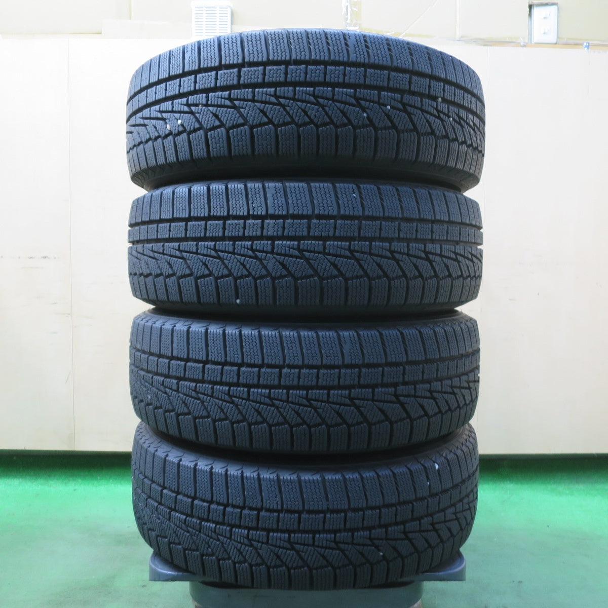 バリ溝！22年！キレイ！9.5分以上★スタッドレス 175/65R14 ハンコック ウインター アイセプト IZ2A WAREN W05 ヴァーレン 14インチ PCD100/4H★5101610イス