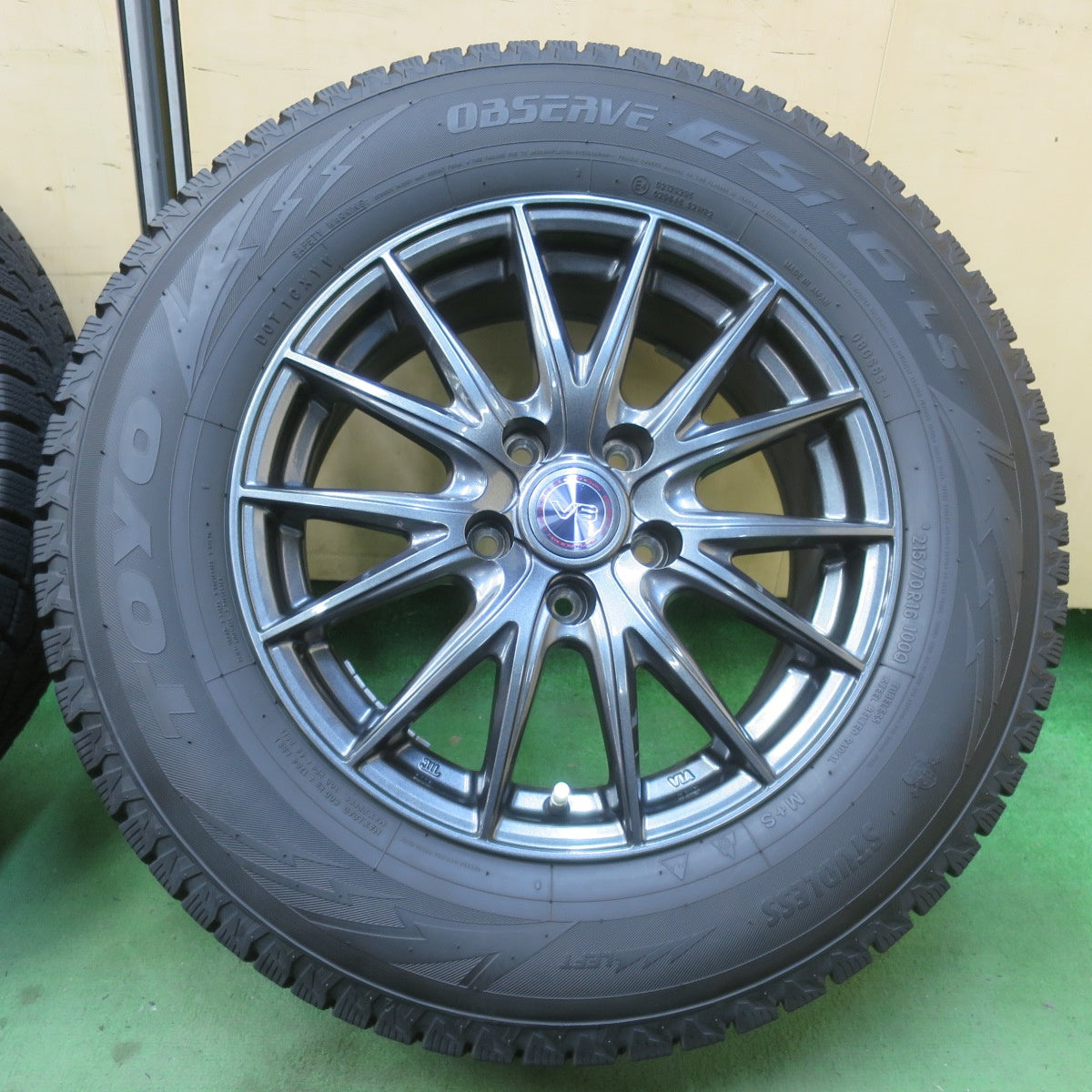 超バリ溝！24年！キレイ！9.5分以上★スタッドレス 215/70R16 トーヨー オブザーブ GSi-6 LS SHAKEDOWN VS シェイクダウン 16インチ PCD114.3/5H★6030302イス