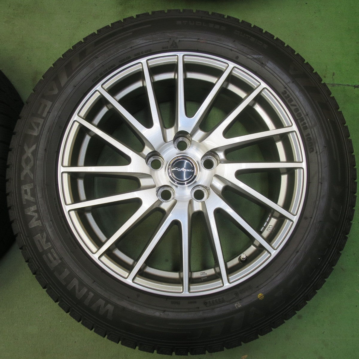 バリ溝！キレイ！9分◎40系 アルファード 等 225/60R18 スタッドレス ダンロップ ウインターマックス 03 Lefinada レフィナーダ 18インチ PCD120/5H◎6070901イス