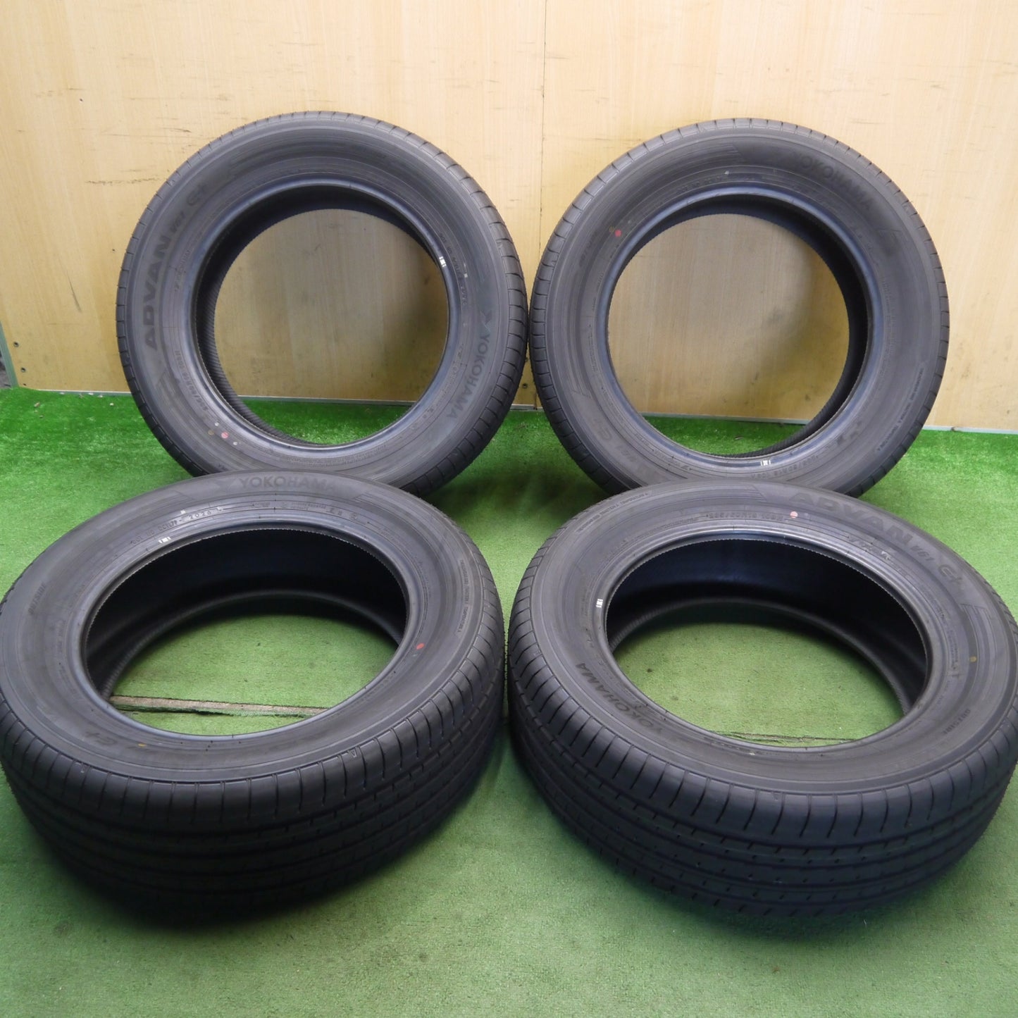 新車外し！26年★235/60R18 ヨコハマ アドバン V61 E+ タイヤ 18インチ bZ4X レクサス NX RX ハリアー RAV4 等★6070509Hノタ