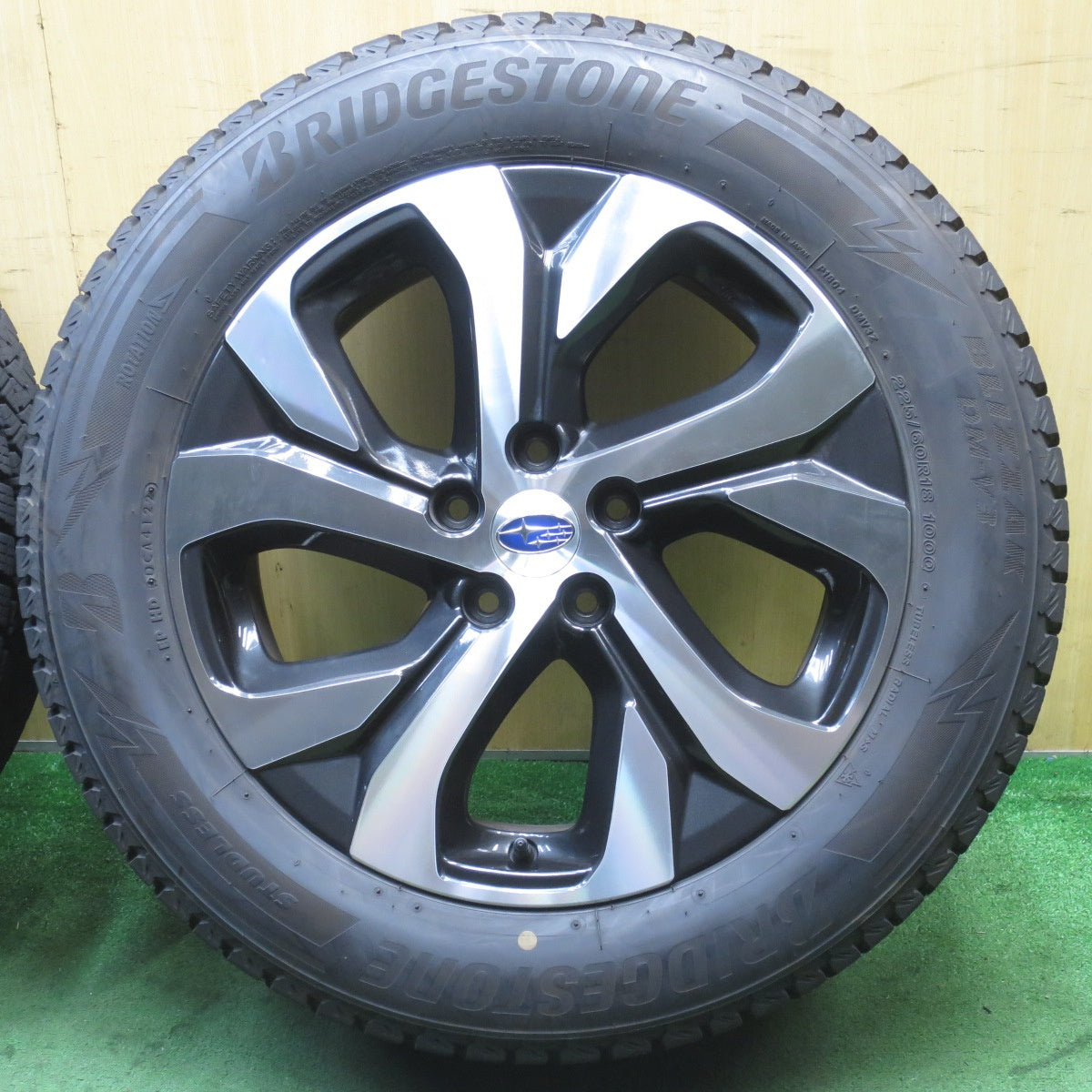 バリ溝！22年！キレイ！9.5分★スバル レガシィ アウトバック 純正 225/60R18 スタッドレス ブリヂストン ブリザック DM-V3 18インチ PCD114.3/5H★5081108NJス
