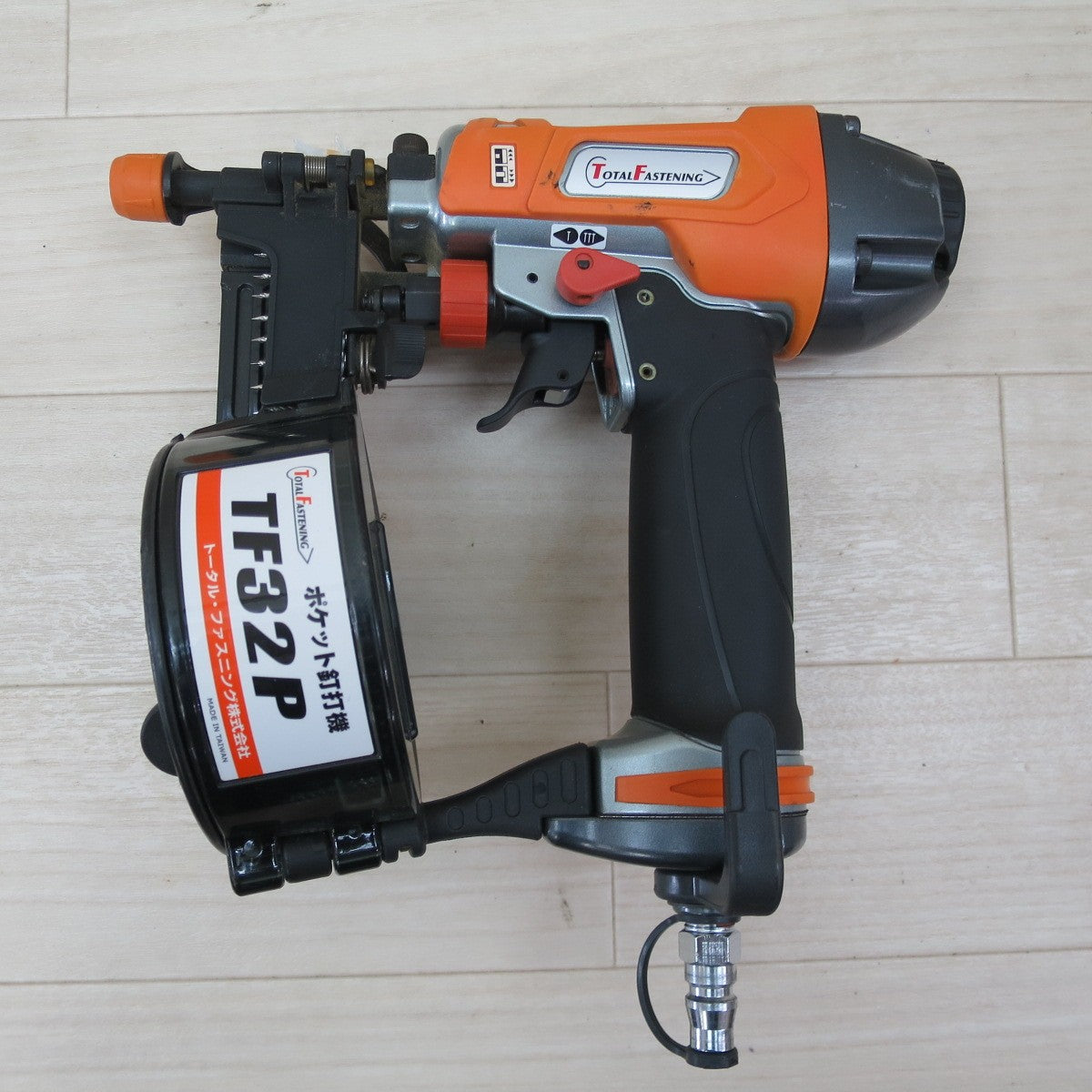 キレイ！付属品付き☆TOTAL FASTENING ポケット 釘打機 TF32P 釘打ち機 コイル ネイラ トータルファスニング エアー ツール 工具☆