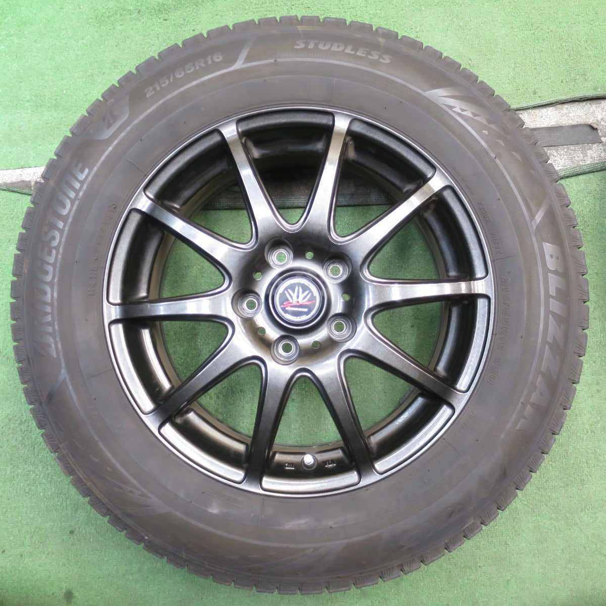 キレイ◎LOXARNY SPORT 215/65R16 スタッドレス ブリヂストン ブリザック VRX3 ロクサーニ スポーツ 16インチ PCD114.3/5H◎6082808NJス