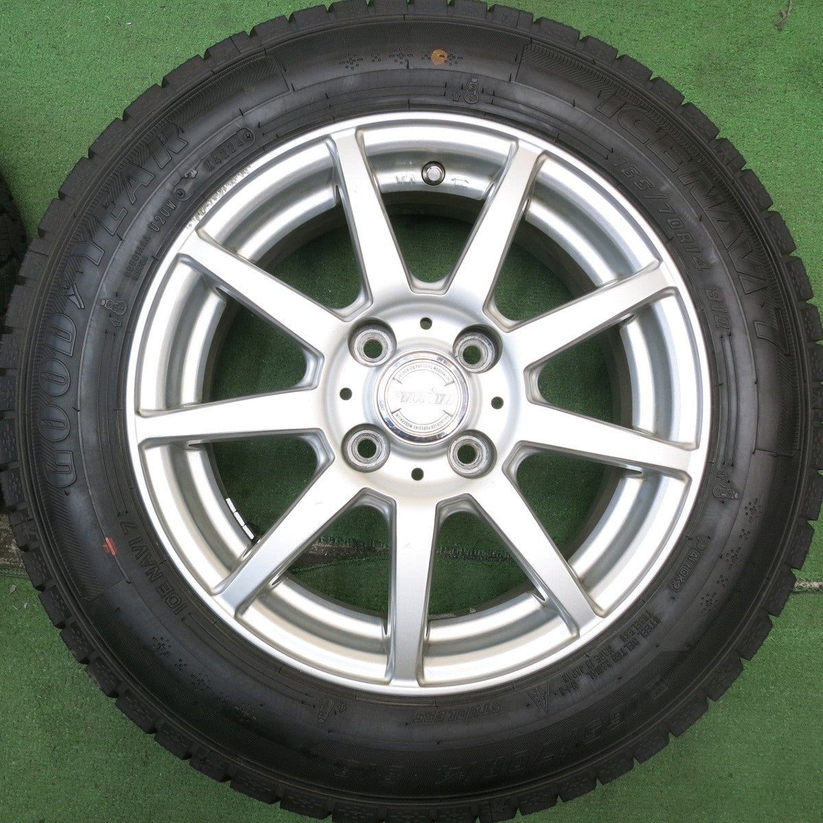 バリ溝！24年！ほぼ10分★スタッドレス 165/70R14 グッドイヤー アイスナビ7 ravrion ラブリオン 14インチ PCD100/4H★5070605HAス