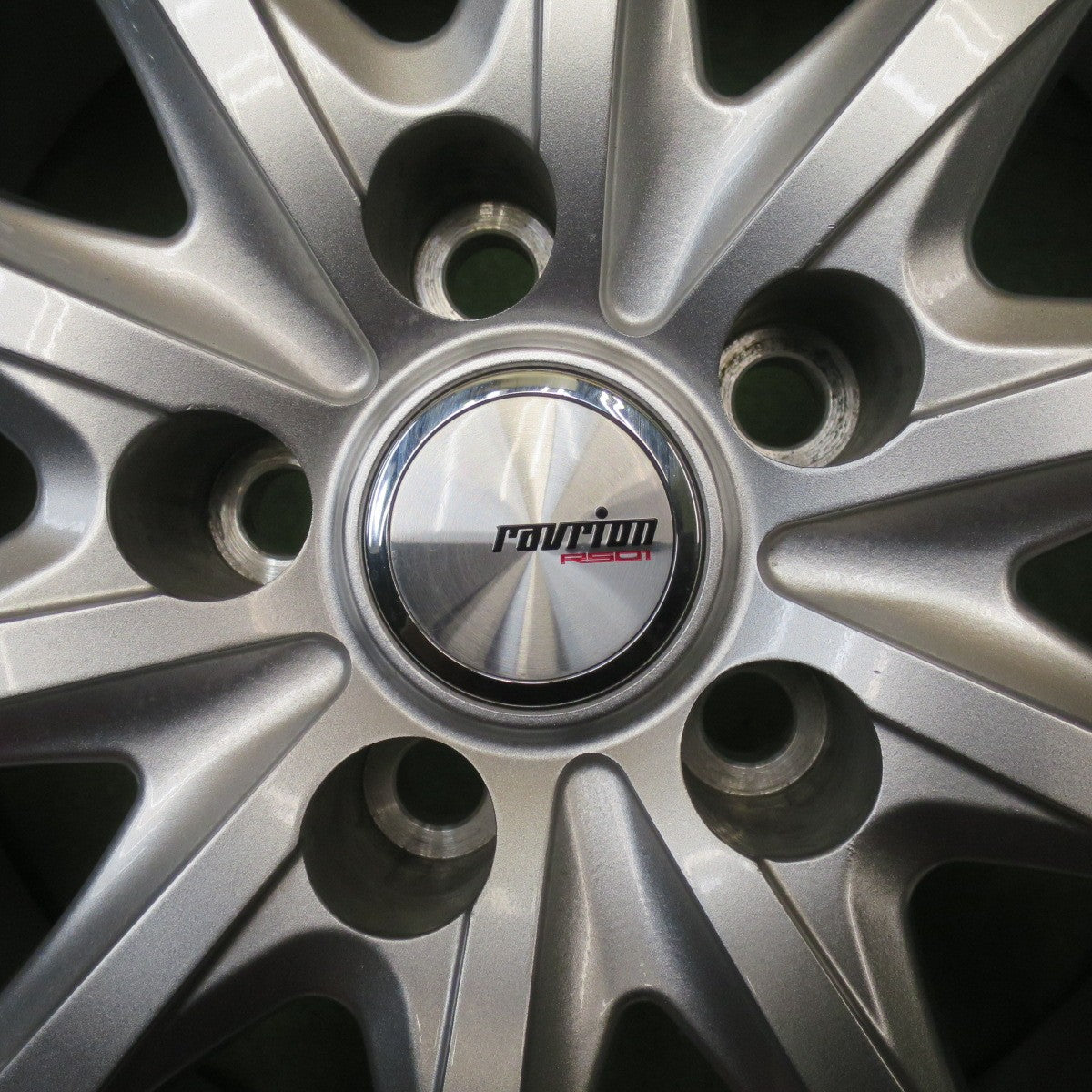 バリ溝！23年！キレイ！9.5分以上★スタッドレス 225/60R18 グッドイヤー アイスナビ SUV ravrion RS01 ラブリオン 18インチ PCD114.3/5H★6042203NJス