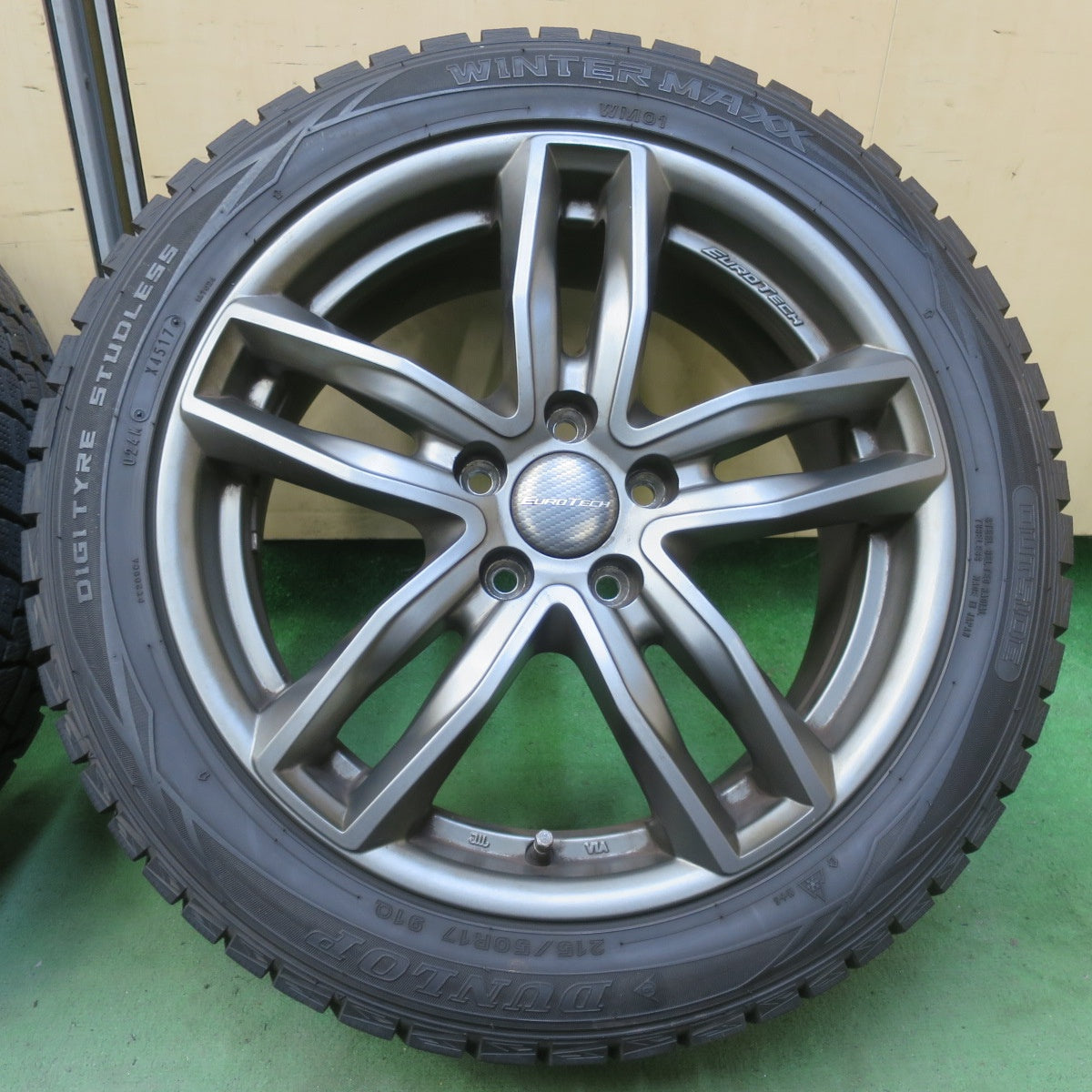 バリ溝！9.5分◎ボルボ 等 EUROTECH GAYA5 215/50R17 スタッドレス ダンロップ ウインターマックス WM01 ユーロテック ガヤ5 17インチ PCD108/5H◎6071102イス