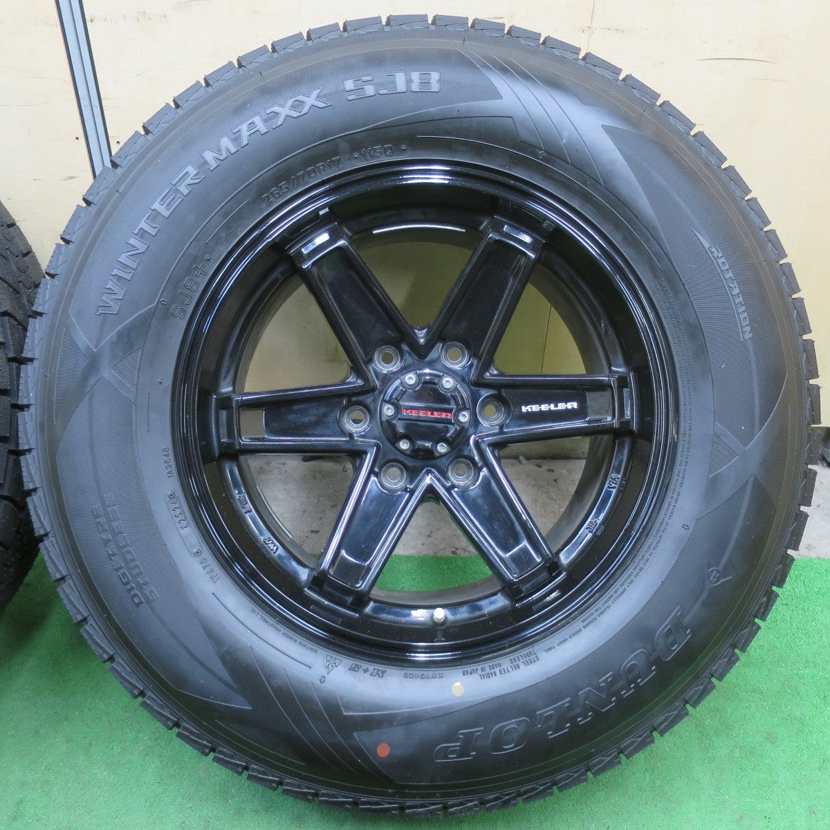 ほぼ未使用！24年！キレイ★KEELER TACTICS 265/70R17 スタッドレス ダンロップ ウインターマックス SJ8+ キーラー タクティクス 17インチ PCD139.7/6H★5111103イス
