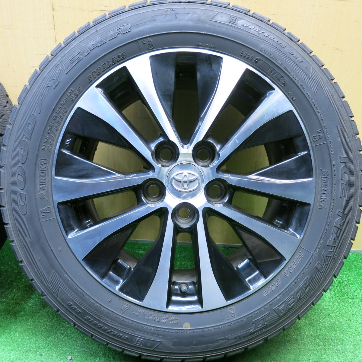 バリ溝！8.5分★トヨタ SAI サイ 純正 205/60R16 スタッドレス グッドイヤー アイスナビ ZEA2 16インチ PCD114.3/5H★5122802HAス