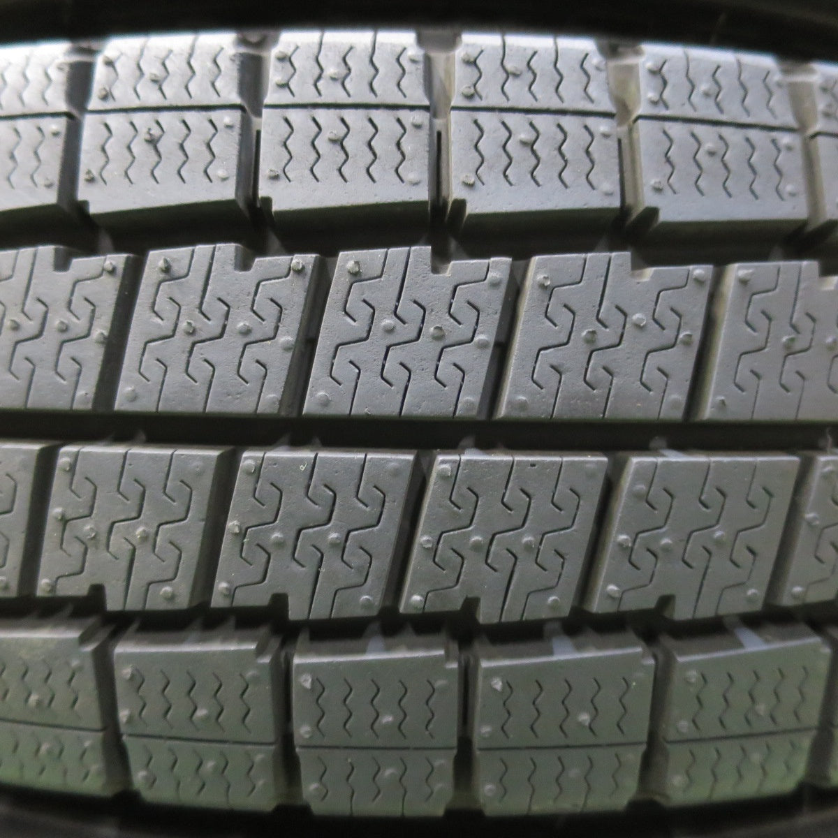バリ溝！24年！キレイ！ほぼ10分★ダイハツ ハイゼット 純正 スチール 145/80R12 80/78N スタッドレス ダンロップ ウインターマックス LV01 12インチ PCD100/4H★5092909イス