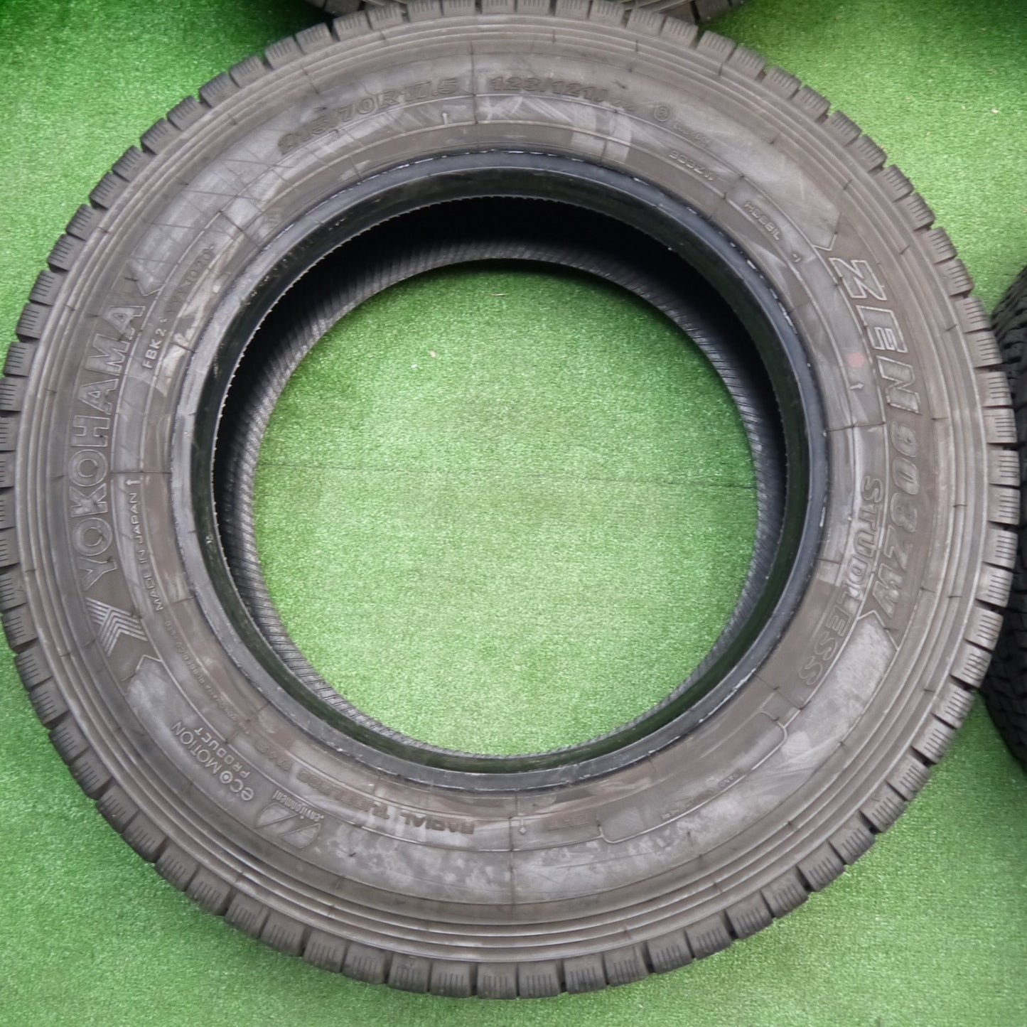 バリ溝！9分！6本★トラック タイヤ 215/70R17.5 123/121J スタッドレス ヨコハマ ZEN 903ZW 17.5インチ★5111403KKスタ