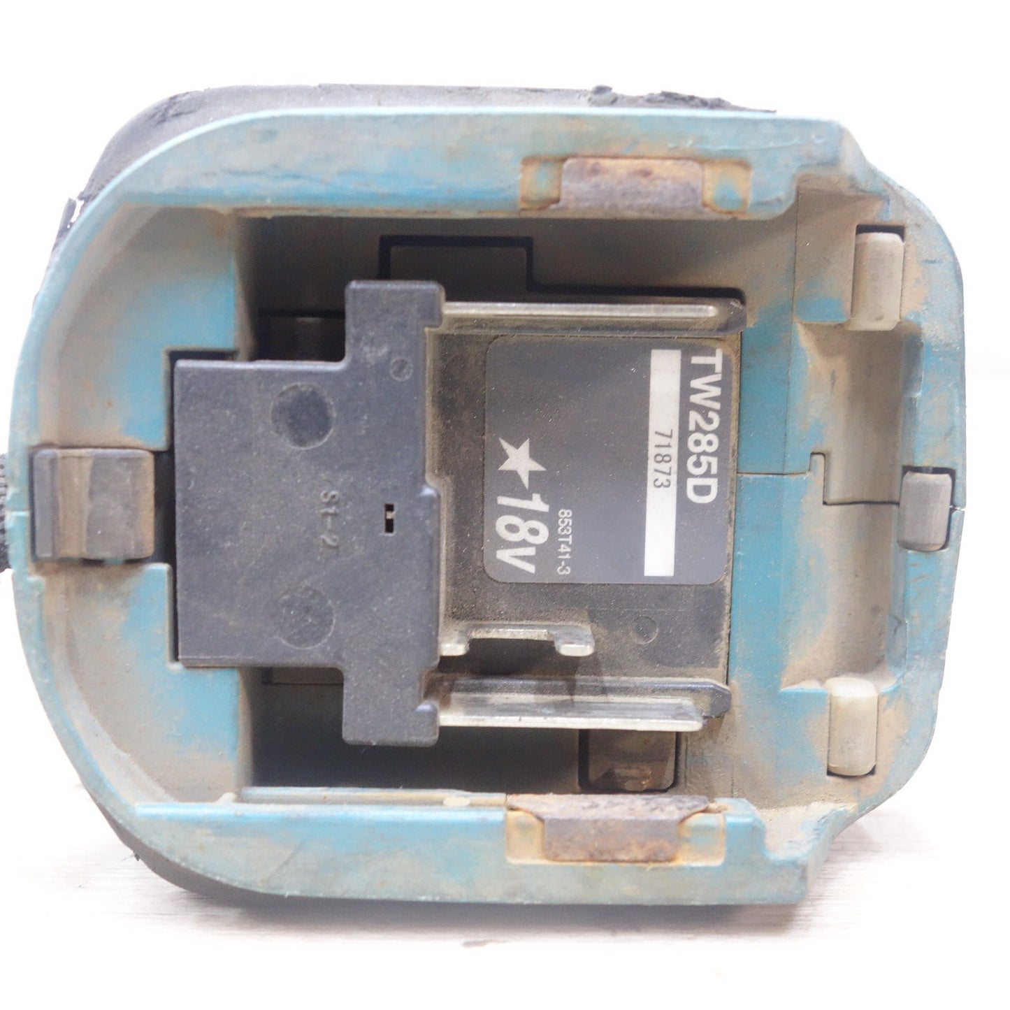 [送料無料] ◆マキタ 充電式 インパクトレンチ TW285D 18V バッテリー 充電器付き BL1860B DC18RF 電動 工具◆