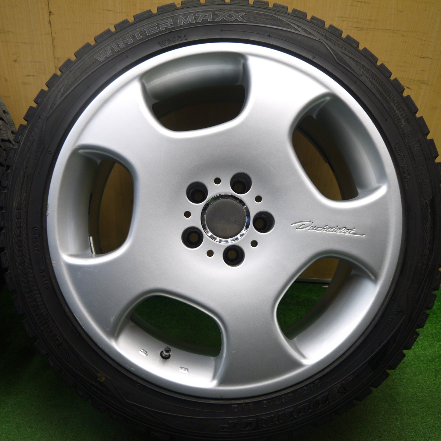 バリ溝！8.5分★スタッドレス WALD ドゥシャトレ 245/45R19 ダンロップ ウインターマックス WM01 D22-C ヴァルド 19インチ PCD114.3/5H★5041107Hス