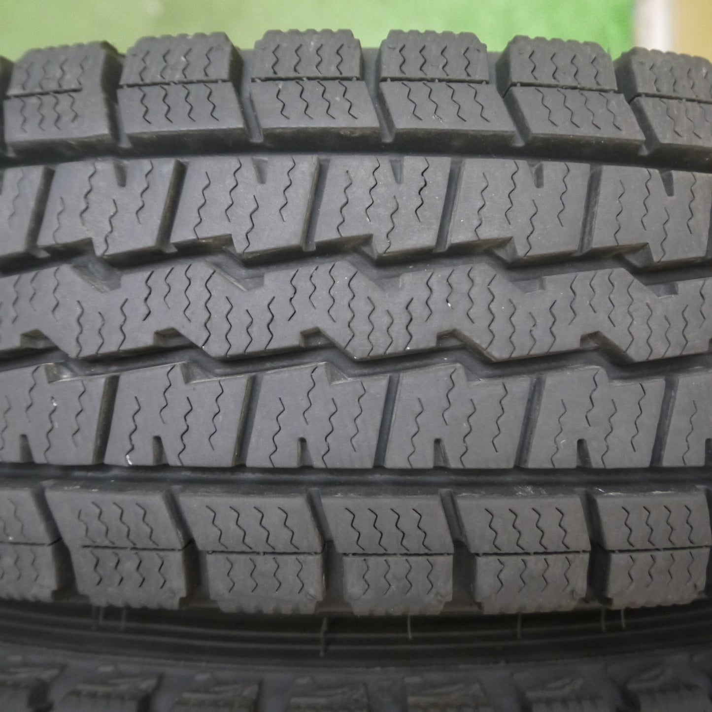 *送料無料* バリ溝！23年！キレイ！9.5分以上★スタッドレス 145/80R12 80/78N ダンロップ ウインターマックス SV01 JOKER ジョーカー PCD100/4H★4041504Hス