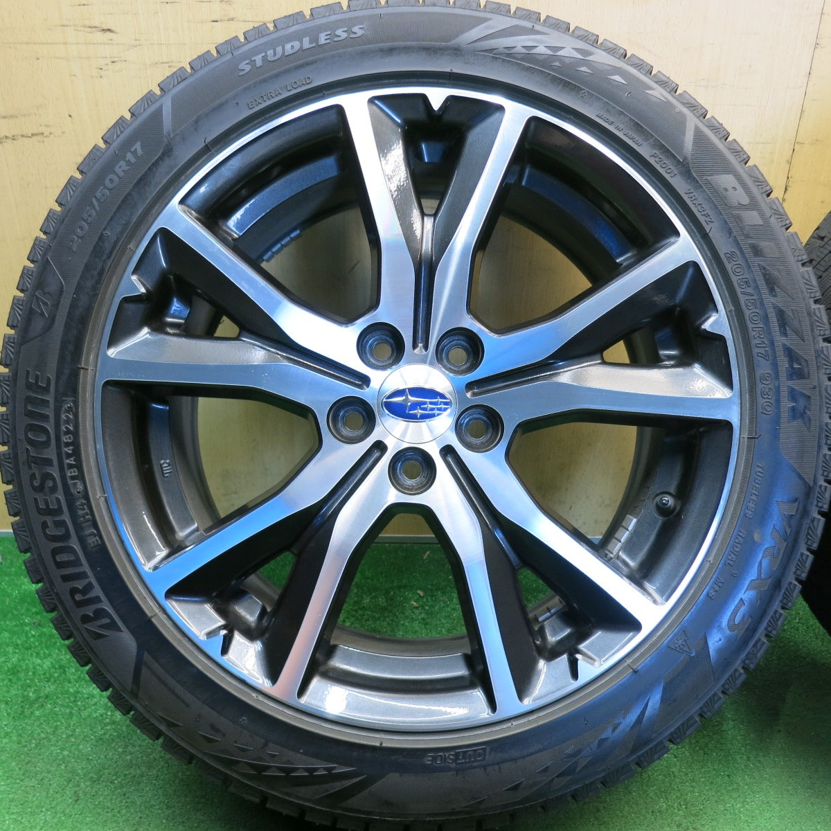 バリ溝！22年！9.5分★スバル インプレッサ スポーツ 純正 205/50R17 スタッドレス ブリヂストン ブリザック VRX3 17インチ PCD100/5H★6051713HAス