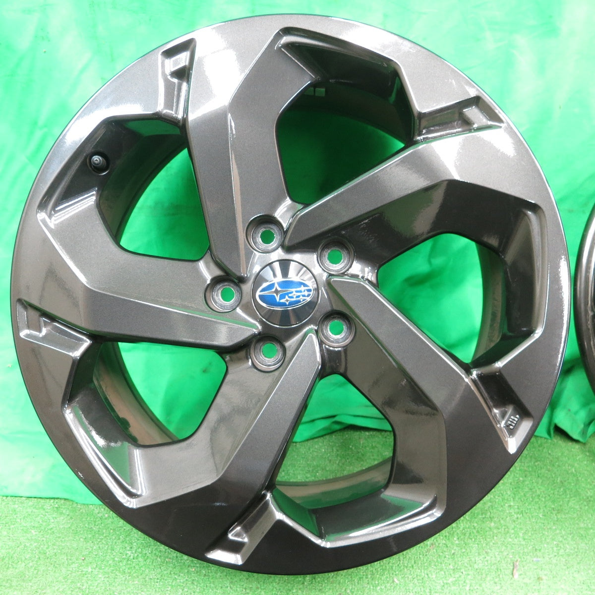 *送料無料* 新車外し★スバル SK フォレスター 純正 ENKEI エンケイ ホイール 18インチ 18×7J PCD114.3/5H★4042709ナホ