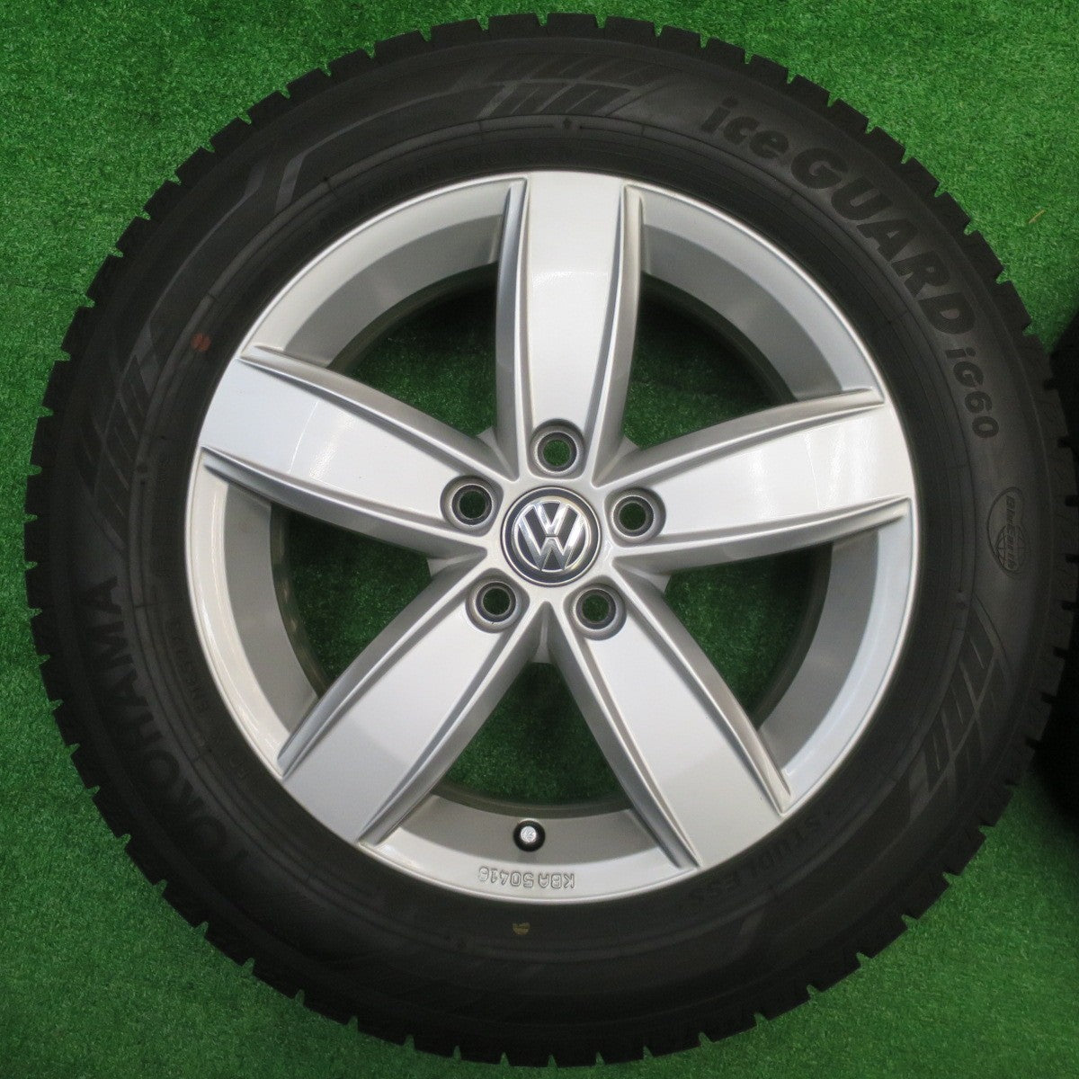 バリ溝！23年！キレイ！9.5分★ワーゲン ポロ 純正 185/65R15 スタッドレス ヨコハマ アイスガード iG60 15インチ PCD100/5H★5101602NJス