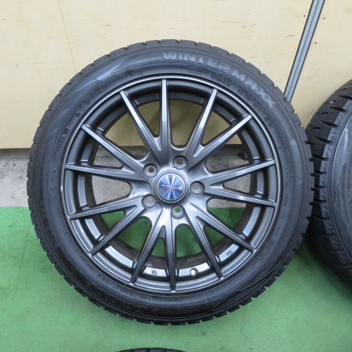 バリ溝！22年！キレイ！9.5分★スタッドレス 215/50R17 ダンロップ ウインターマックス WM02 VELVA SPORT ヴェルヴァ スポーツ 17インチ PCD114.3/5H★6042302TTス