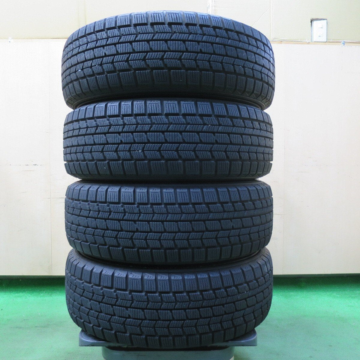 バリ溝！キレイ！9.5分★スタッドレス 195/65R15 ダンロップ DSX-2 VELVA ヴェルヴァ 15インチ PCD114.3/5H★5021103イス