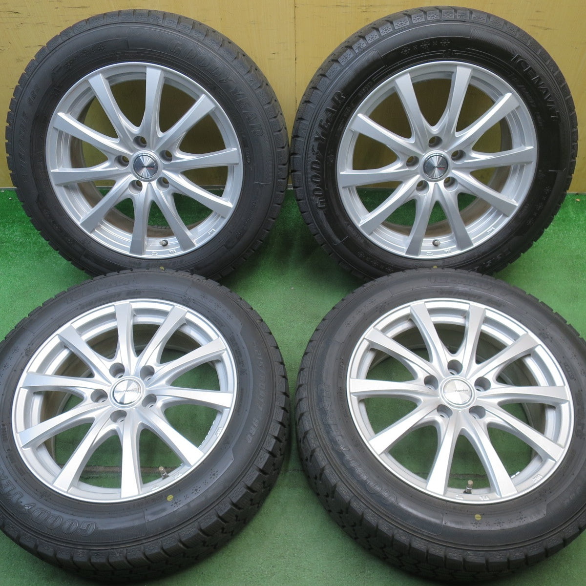 バリ溝！24年！キレイ！9.5分◎スタッドレス 215/60R17 グッドイヤー アイスナビ7 ravrion RS01 ラブリオン 17インチ PCD114.3/5H◎6062301NJス
